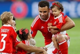 UEFA cấm xứ Wales đưa trẻ nhỏ xuống sân