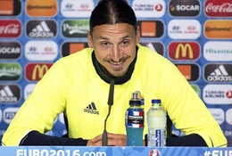 "Ibrahimovic quyết tâm tỏa sáng tại EURO; Mahrez khẳng định đang hạnh phúc tại Leicester"