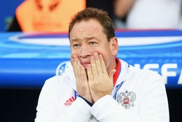 LĐBĐ Nga xác nhận HLV Slutsky từ chức