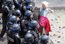 Nhật ký EURO 2016 ngày 5: Pháp đóng cửa tháp Eiffel vì biểu tình