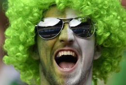 CĐV CH Ireland và Bắc Ireland nhận huân chương danh dự tại Paris