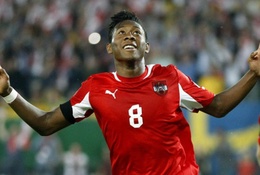 Video: Alaba và cú phản lưới nhà “khó đỡ”