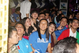 Nữ tifosi vượt gần 250 km cổ vũ Italia & 3 cột mốc cuộc đời