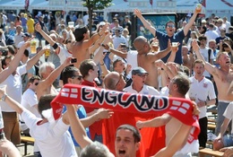 Phát hiện âm mưu đánh bom nhắm vào CĐV Anh tại EURO