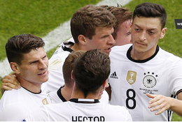 Bảng C: Ba Lan và Đức vào vòng 1/8, Bắc Ireland tiếp tục hy vọng