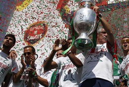 Bồ Đào Nha và cú hích kinh tế từ chiếc Cúp bạc lịch sử