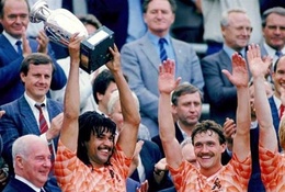 Danny Van Bakel: "Tình yêu bóng đá khởi nguồn từ EURO 1988"