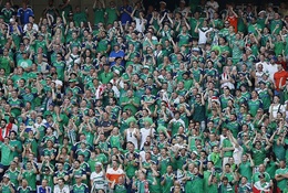CĐV Bắc Ireland tử vong ngay trên khán đài trong chiến thắng của đội nhà