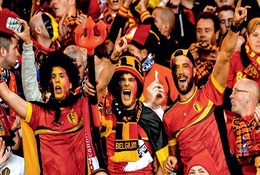 Video: Bất chấp lệnh cấm, CĐV Bỉ mở tiệc bia tại Lyon