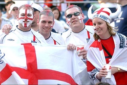 Video: CĐV Anh "vui như Tết" trong ngày ... ĐT Nga thua cuộc