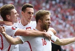 Ba Lan vượt qua Thụy Sỹ nhờ bản lĩnh 