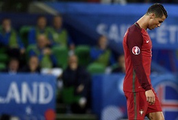 Cristiano Ronaldo: Khi Siêu nhân "hóa đá"