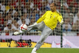 Gabor Kiraly: “Ông lão” lại tỏa sáng