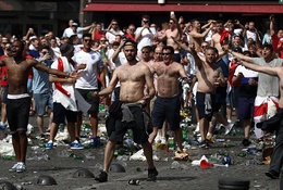 Quan chức Nga ủng hộ hooligan Nga