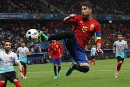 Ramos vượt huyền thoại Xavi về số trận ra sân cho ĐT Tây Ban Nha