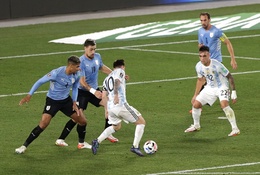 Messi gây choáng váng khi “đánh lừa” 7 cầu thủ Uruguay