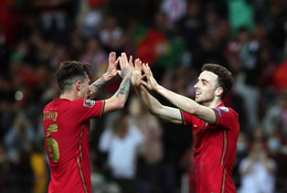 Ronaldo bị 2 “lính mới” làm lu mờ khi Bồ Đào Nha thắng Thổ Nhĩ Kỳ