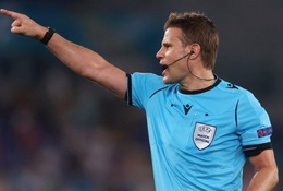 Trọng tài trận Italia vs Tây Ban Nha từng bắt chung kết Champions League