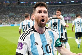 Mbappe gọi, Messi trả lời, lập kỷ lục tại World Cup