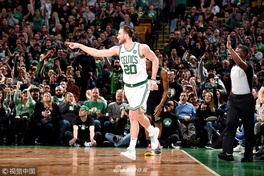 Trở lại từ chấn thương kinh hoàng, Gordon Hayward kiên cường gánh cả Boston Celtics trên vai
