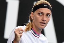 Ấn tượng ngày 3 Australian Open 2019: Pha thả bóng theo phong cách "Cầu vồng khuyết" của Petra Kvitova