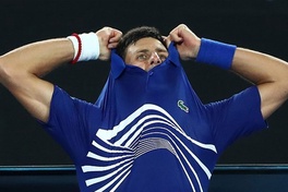 Cú ngã của Djokovic khiến hàng triệu CĐV thót tim tại Australian Open 2019