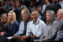 Ông Barack Obama và những fan hâm mộ nổi tiếng của các đội bóng NBA
