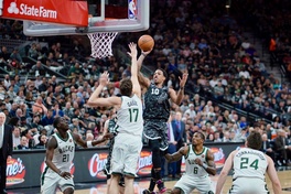 Video Milwaukee Bucks 114-121 San Antonio Spurs (NBA ngày 11/3)