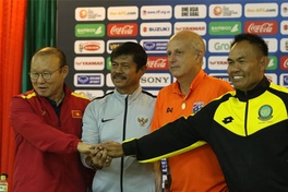 HLV Park Hang Seo áp lực, HLV U23 Thái Lan và Indonesia quyết hạ Việt Nam