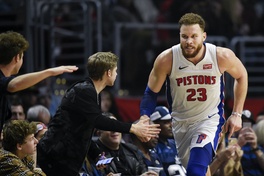 Khó tin khi Blake Griffin lọt Top 3 hảo thủ step-back nhiều nhất NBA