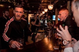 Conor McGregor lại choảng nhau trên bar, lần này là ở Ireland
