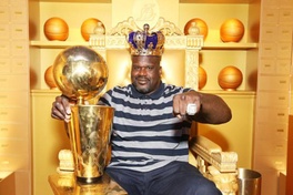 Chuyện Shaquille O'Neal và đôi giày size 18: Con người hơn nhau ở tấm lòng