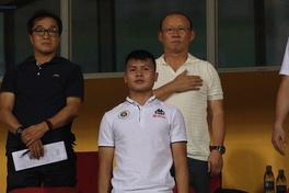 Thầy Park hành động lạ trước mặt các tuyển thủ Việt Nam