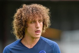 Nhà hàng của David Luiz bị “khủng bố” khi chuyển từ Chelsea đến Arsenal