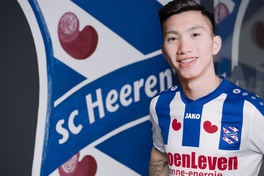 Văn Hậu chính thức ra mắt Heerenveen, mặc áo số 15