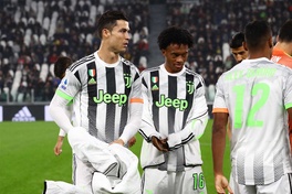 Ronaldo và các cầu thủ Juventus cực "cool ngầu" trong bộ trang phục adidas x Palace
