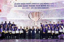 CLB Hà Nội tổ chức mừng công hoành tráng, nhận Huân chương lao động Hạng Ba