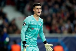 Kepa bị nhạo báng với bàn thua hài hước của Chelsea trước Ajax