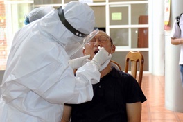 HLV Park Hang Seo và các cầu thủ U22 Việt Nam kiểm tra y tế nghiêm ngặt trước khi tập luyện