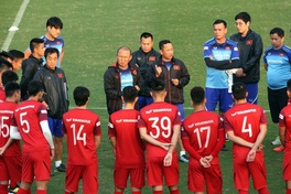 Vừa lên lịch tập trung , đội tuyển Việt Nam đã phải dời lịch vì… FIFA