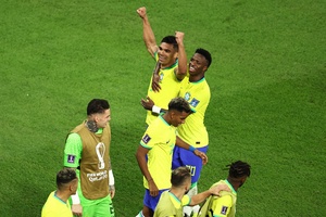Brazil 1-0 Thụy Sỹ: Vũ công Samba giành vé sớm vào vòng 1/8
