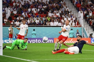Pháp 3-1 Ba Lan: Lewy ghi bàn danh dự