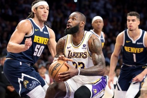 “Song sát" LeBron James - Anthony Davis lên tiếng, Lakers rút ngắn tỷ số series Denver xuống còn 1-3
