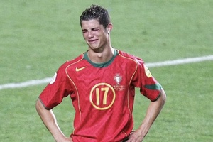 Nước mắt Ronaldo ngày này 20 năm về trước tại kỳ Euro điên rồ