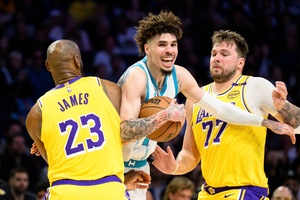 Loay hoay hậu bom tấn Luka Doncic, Los Angeles Lakers lại thua đội áp chót trên BXH