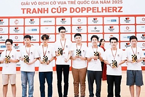 Đầu Khương Duy cùng Bành Gia Huy và nhiều kỳ thủ trẻ được vinh danh