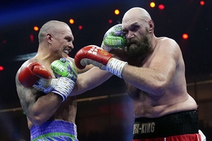 Oleksandr Usyk nhận được kèo từ Tyson Fury trước ngày đấu Dubois