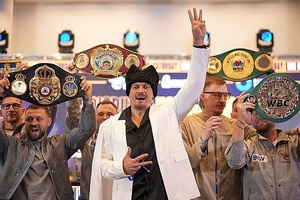 Trận Usyk vs Dubois 2 chứng kiến "dấu hiệu lạ số 3"