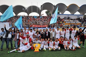 Sân vận động Đại học Bách Khoa – “Thánh đường” của bóng đá sinh viên lại lên đèn