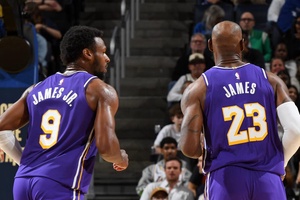 Đứng trước cơ hội lịch sử, cha con LeBron James hào hứng cùng nhau thi đấu tại NBA Playoffs